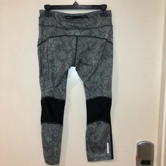 Nike Dri-Fit Black & Gray Striped Leggings Size Medium - Picture 4 of 8